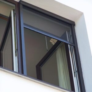 Cửa lưới chống muỗi tự cuốn lắp tại cửa sổ nhà phố