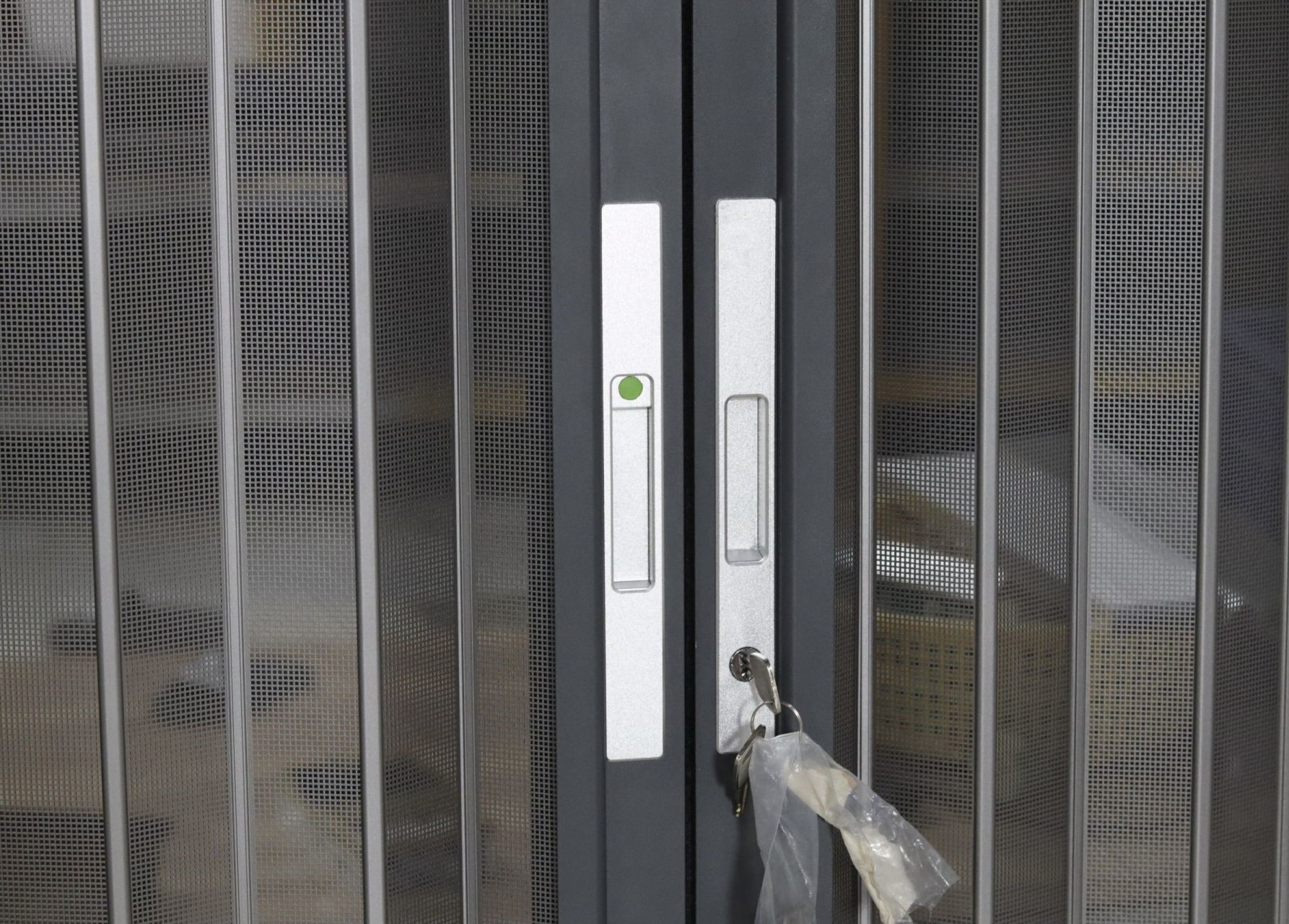 Cửa lưới xếp lá nhôm cao cấp từ Vách Ngăn Lạnh