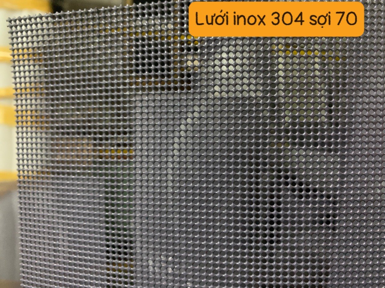 Cận cảnh sợi lưới inox 304 dùng làm cửa lưới chống muỗi.