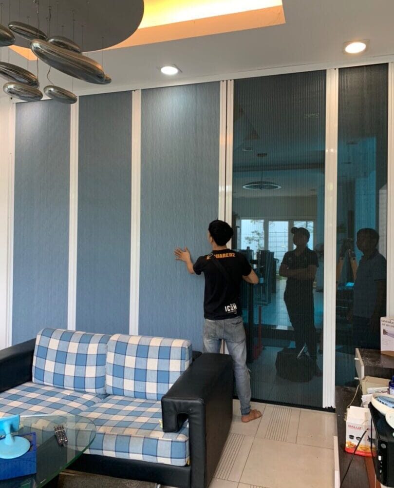 Hệ rèm ngăn lạnh kèm lưới ngăn côn trùng hệ 2 in 1 hệ cánh nối