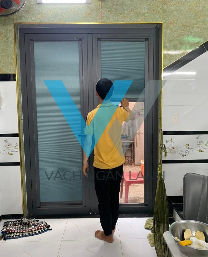 rèm lắp trên kính hệ kéo dọc