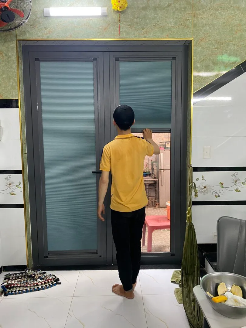 Rèm tổ ong trên kính tiện lợi, đảm bảo thẩm mỹ
