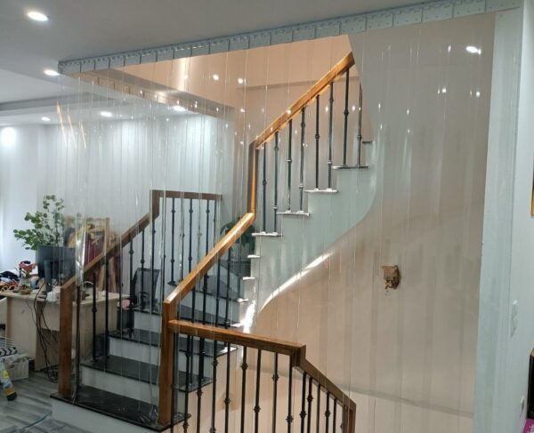 lắp đặt rèm ngăn lạnh