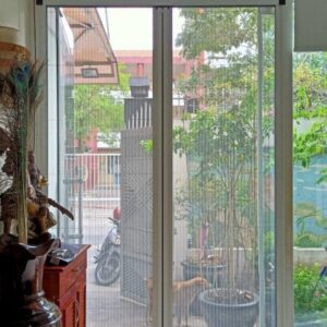 Cửa lưới xếp PE trắng trong