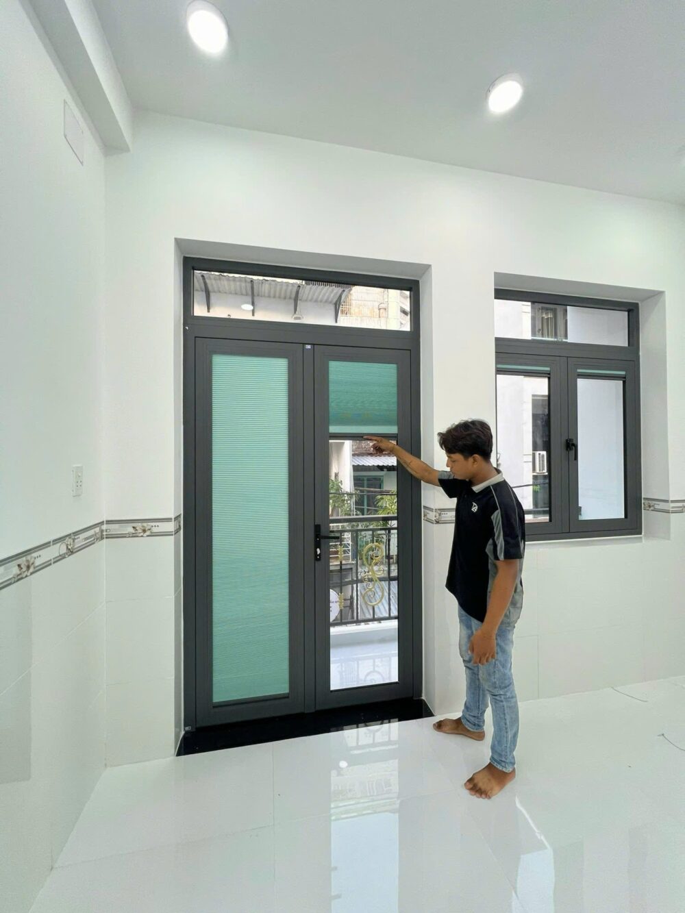 Cửa Ngăn Lạnh: Vách ngăn lạnh điều hòa ngăn cửa chính