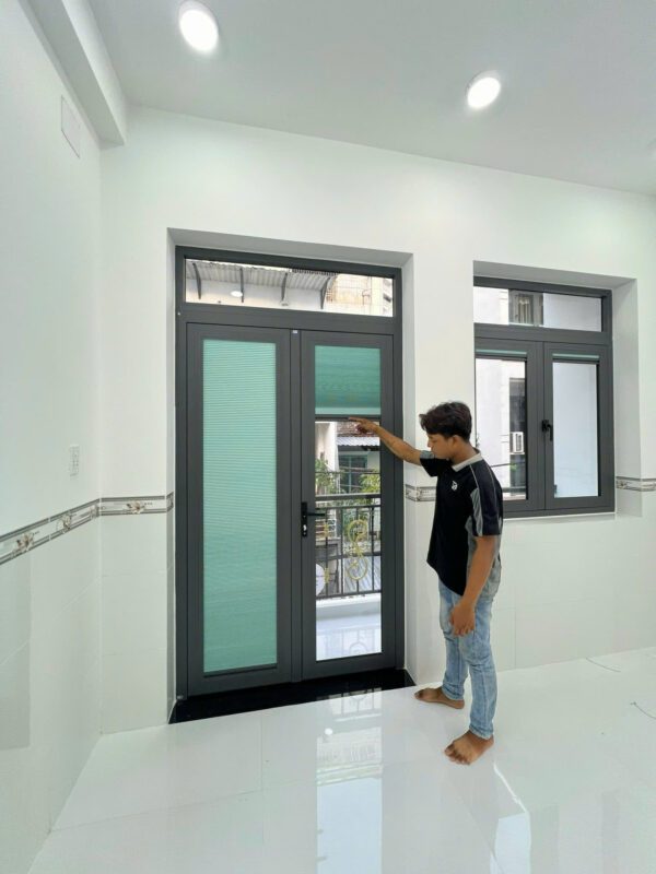 Cửa Ngăn Lạnh: Vách ngăn lạnh điều hòa ngăn cửa chính