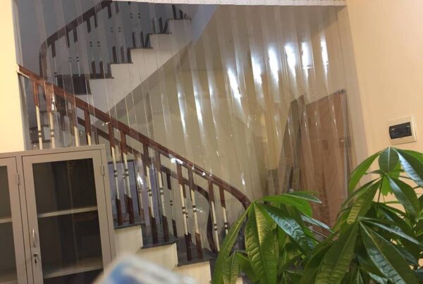 vệ sinh rèm ngăn lạnh