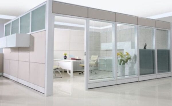 Thiếu không gian riêng tư, kín đáo.