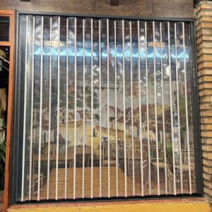 giá cửa xếp nhựa nhà vệ sinh