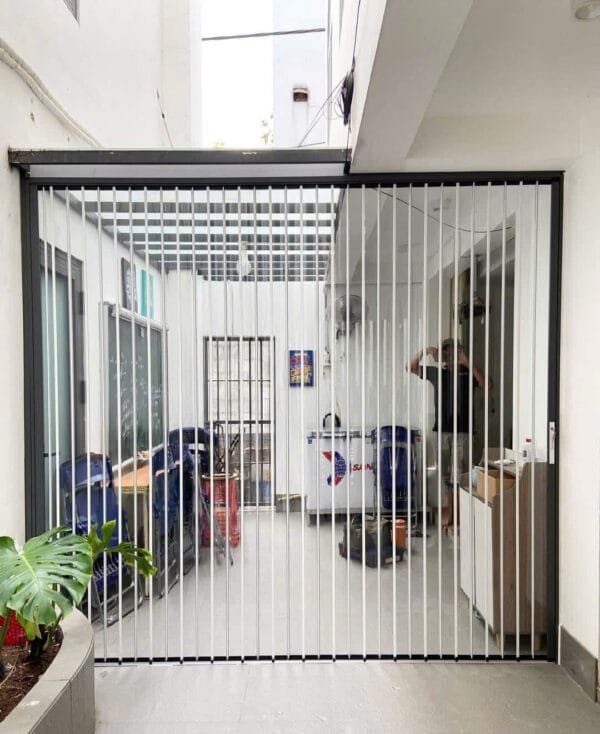 Vách ngăn- Vách ngăn lạnh xếp polycarbonate trắng lá phẳng. cửa nhựa giá rẻ