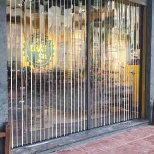 Cửa Xếp Lá Nhựa Polycarbonate: Giải Pháp Ngăn Lạnh & Chia Phòng Hiện Đại