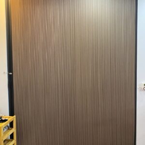 Cửa xếp tổ ong trượt gấp gọn gàng tiết kiệm diện tích.