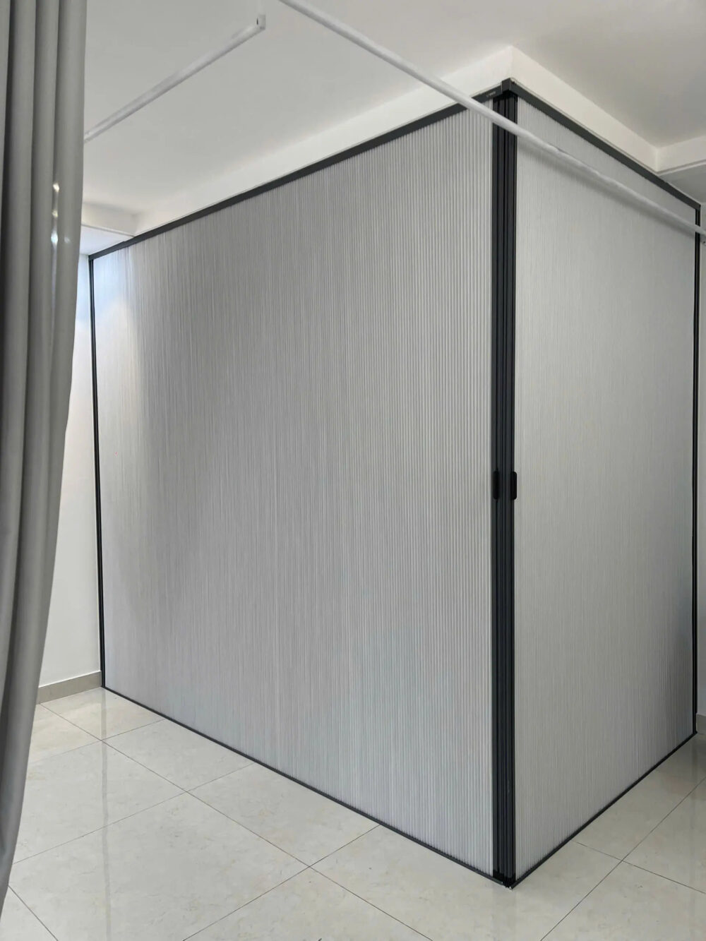 Mẫu vách ngăn chữ L chắn lạnh