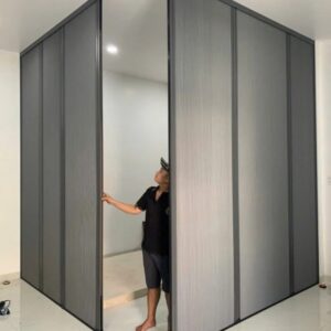 Mẫu vách ngăn chữ L chắn lạnh, thiết kế theo góc vuông phù hợp không gian nhỏ