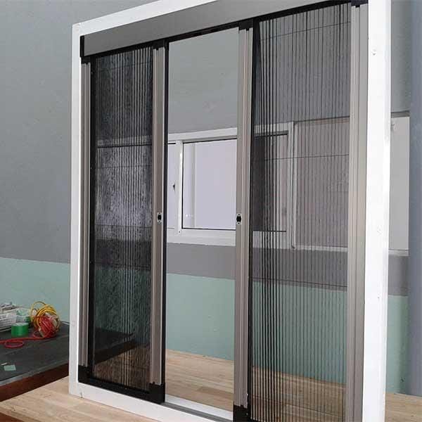 Cửa lưới chống muỗi có thiết kế khung xám hiện đại phù hợp mọi không gian