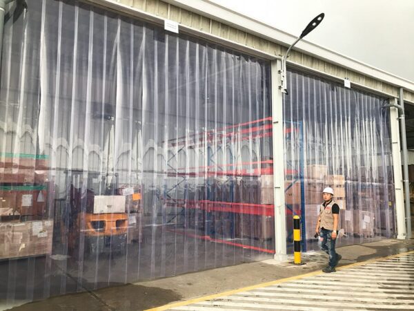 Vách ngăn PVC mềm dẻo giữ lạnh hiệu quả cho kho xưởng