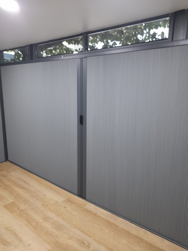 so sánh rèm tổ ong lắp trên kính và cửa nhôm theo trải nghiệm dùng