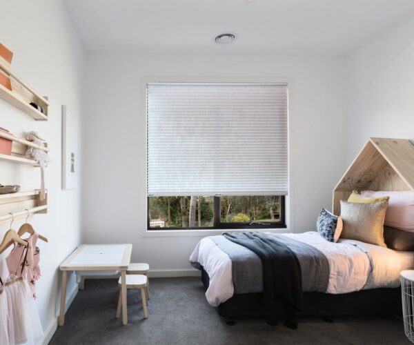 rèm tổ ong trên kính