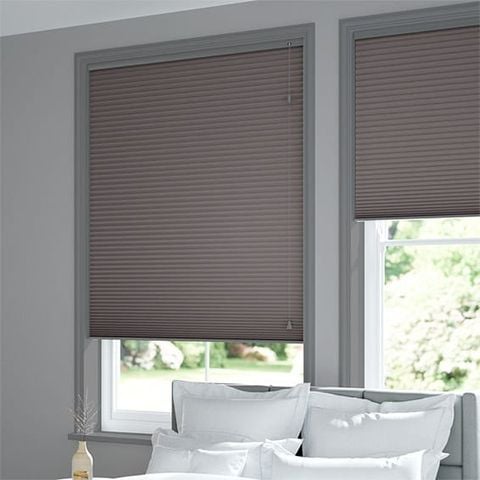 Rèm tổ ong cho cửa kính lớn giúp giảm nắng gắt mà vẫn giữ tầm nhìn