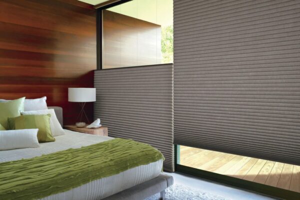 Rèm tổ ong kéo lên xuống: Linh hoạt ánh sáng, dễ sử dụng