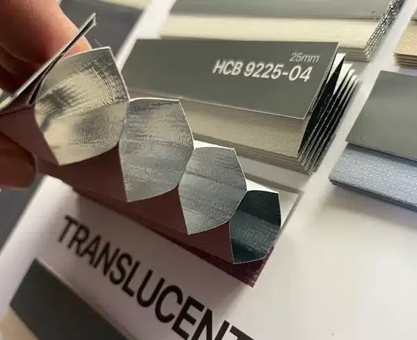 Lớp tráng bạc bên trong rèm tổ ong