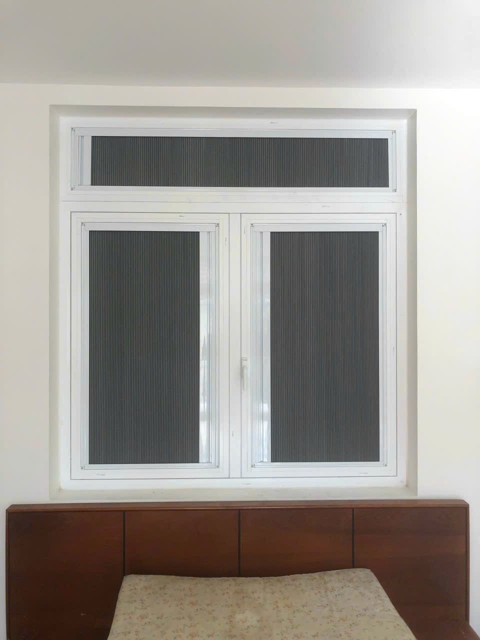 rèm tổ ong hệ 27 lắp cho cửa sổ nhỏ dạng kéo gọn