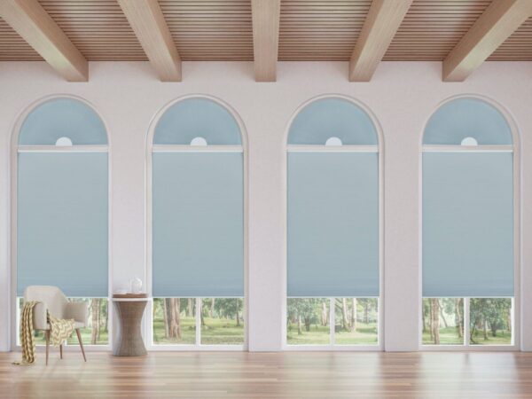 Rèm cho cửa vòm nhiều ô thường cần khảo sát kỹ để tối ưu thi công và chi phí.