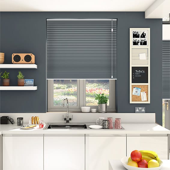 lắp đặt rèm tổ ong trên cửa sổ trong bếp gọn đẹp