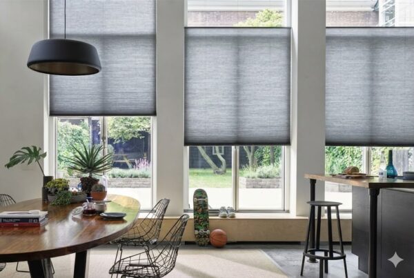 rèm tổ ong lắp trên kinh