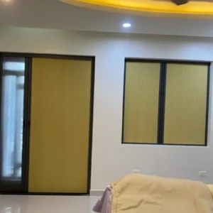 Rèm Tổ Ong Khung Đơn Hệ 28 – Lựa Chọn Tinh Tế Cho Không Gian Sống 5 Rem to ong lap tai vi tri cua ngan nhiet can sang.jpg 1befe59359