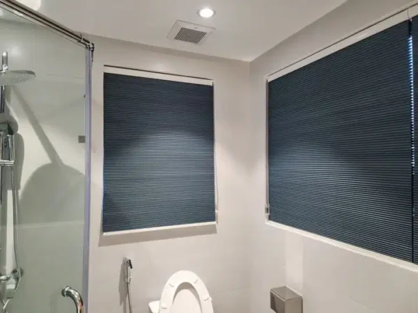 rèm tổ ong lắp đặt phòng tắm