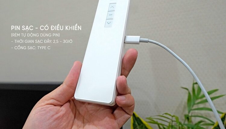 Rèm tổ ong pin sạc cho không gian nhà thông minh hiện đại