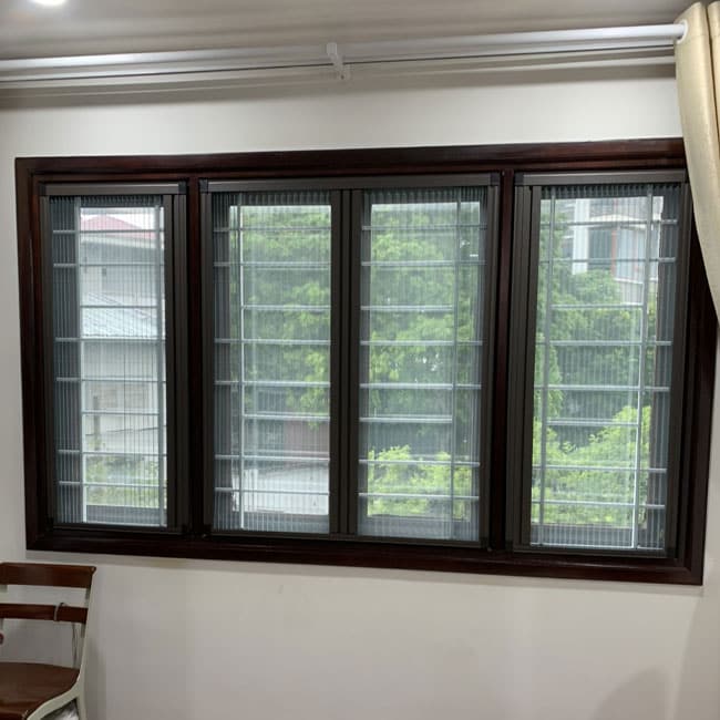 Báo giá Cửa lưới mới nhất 2026: Các yếu tố ảnh hưởng đến giá lắp đặt 1 Cửa lưới lắp cho cửa sổ căn hộ giúp ngăn muỗi và giữ thông thoáng